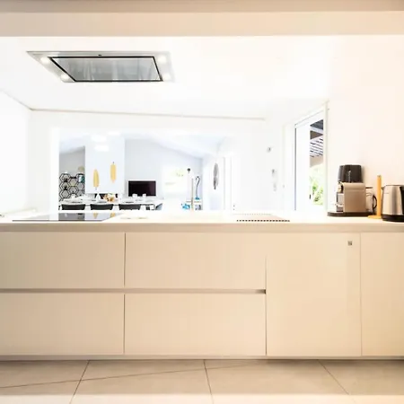 Résidence 330m2, 6 Chambres, Piscine Jacuzzi - 330m2, 6 Chambres, Piscine Jacuzzi Mae-2233 *